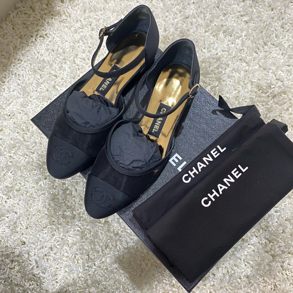 Authentic CHANEL shoes full set. Excellent condition